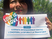 Roberta Mori: Perch� ricordare il 17 maggio? Perch� il 17 maggio 1990 l'omosessualit� viene rimossa dalla lista delle malattie mentali e le battaglie giuste non si fermano mai. 